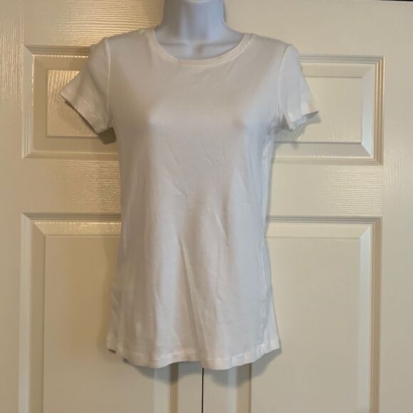 GAP, crew neck white T,.  Never worn, no staining or pitting, Small - Picture 1 of 10